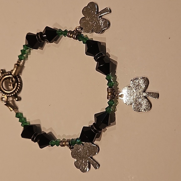 Crystal & Enamel 3 Leaf Clover 8" Bracelet - Picture 6 of 7